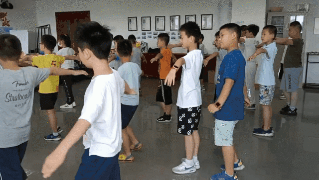 舞蹈课.gif